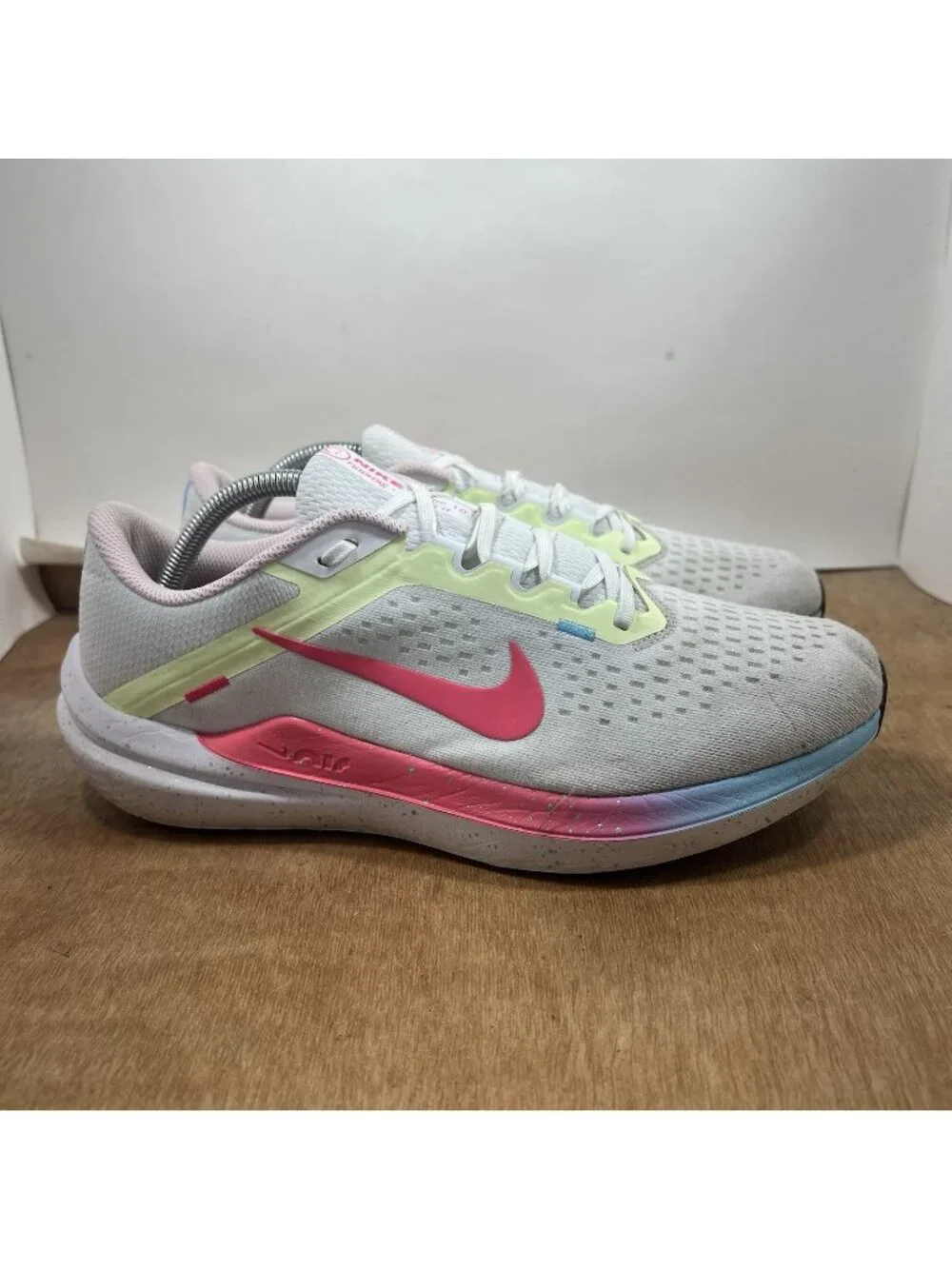 Nike Air Winflo 10 Womens Size 11.5 White Pink Gray Athletic Running Shoes
